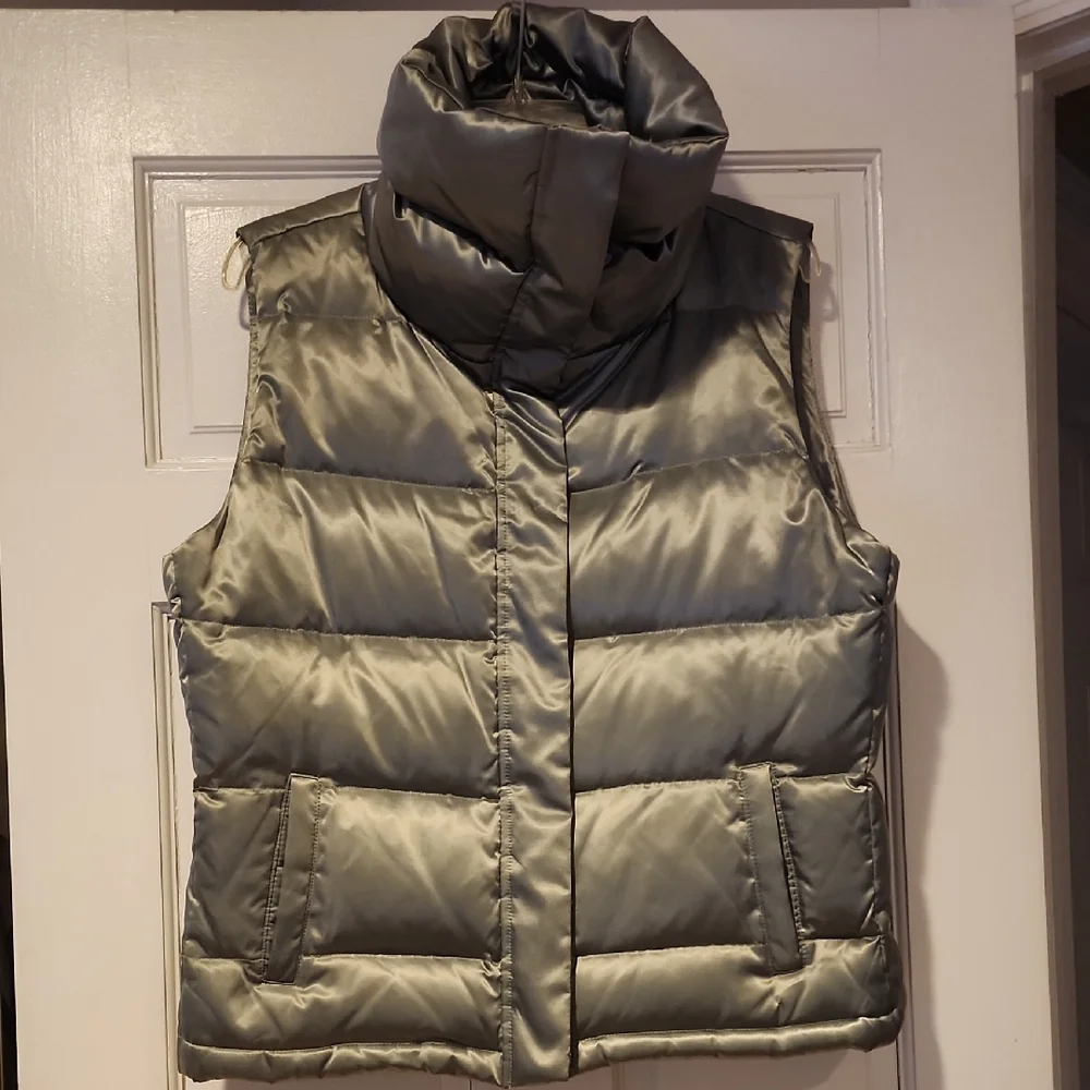 Talbots Shimmering Silver Puffer Vest - Picture 6 of 9